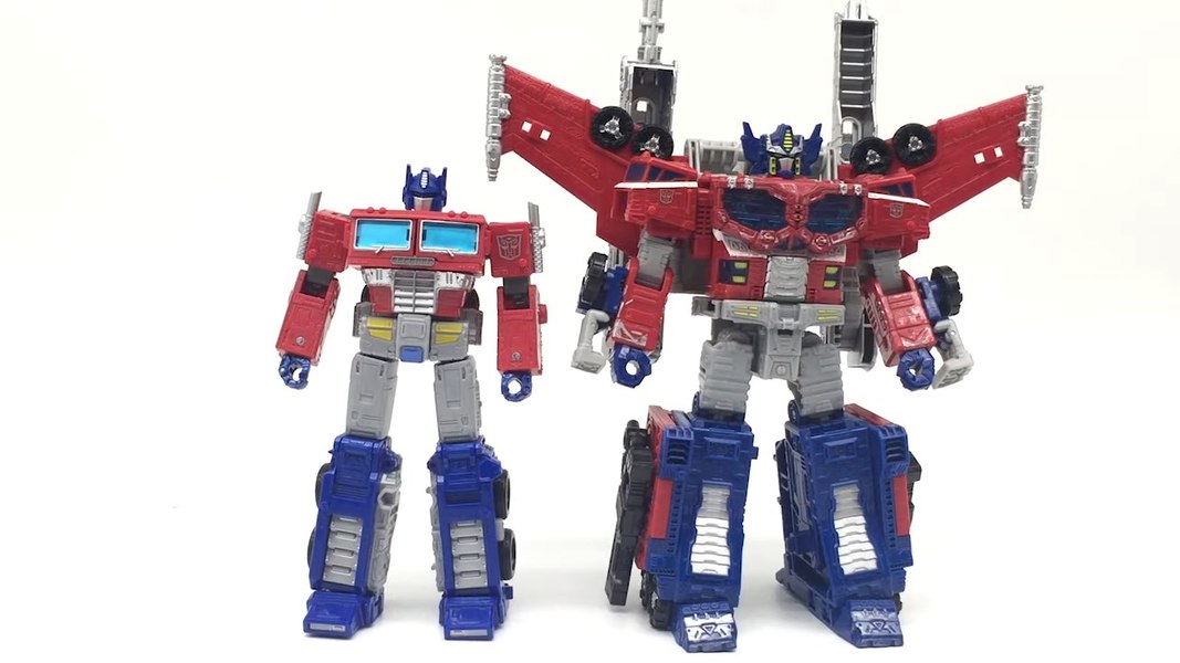 Video Review   Transformers Earthrise Optimus Prime With Screencaps 39 (39 of 39)